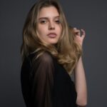 Sneakersy w stylizacjach – jak nosić je elegancko